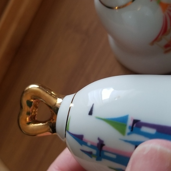 Vintage Disney Shaker Bell Castle Carousel Salt & Pepper - Picture 3 of 8